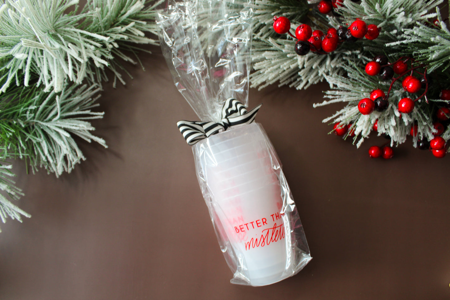 holiday cocktails, 'Better Than Mistletoe party cup. holiday party, hostess gift