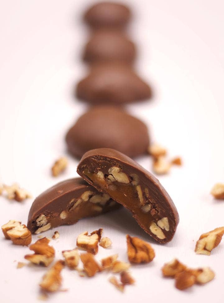 Rattlesnake Ranch Pecans with our 3.5 oz. Snack Size Kraft Bag,