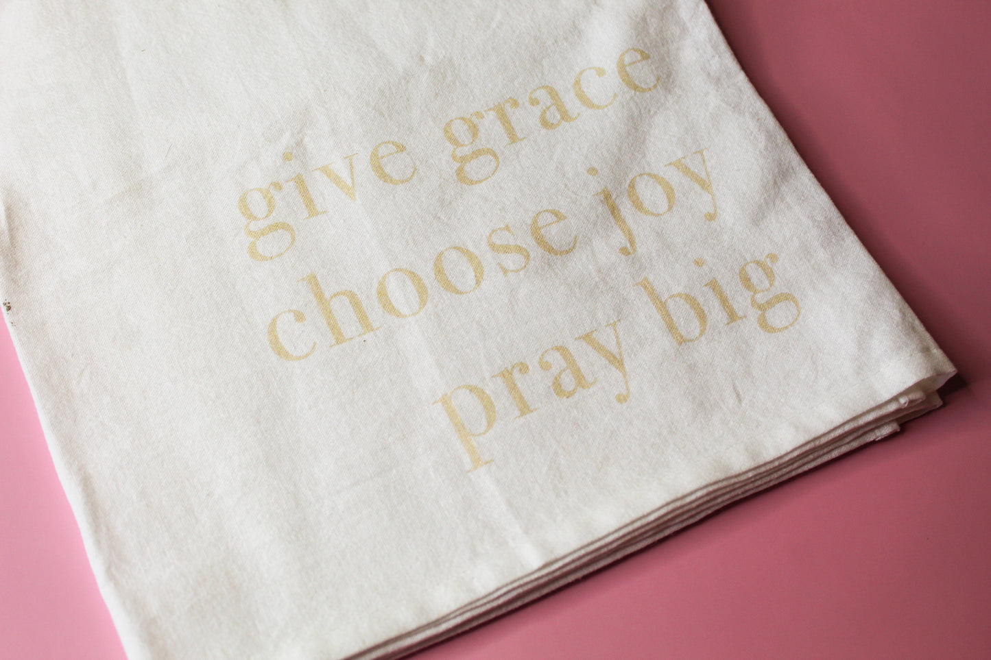 The Give Grace, Choose Joy, Pray Big is a hopeful tea towel and great present for any occasion. Our "Life Motto Collection" of three motivating phrases can bring joy and grace to your day. This tea towel is constructed with 100% cotton for long-lasting durability. Check out the other items from this inspirational collection - they can bring an even bigger impact! (This listing is for one tea towel only.)