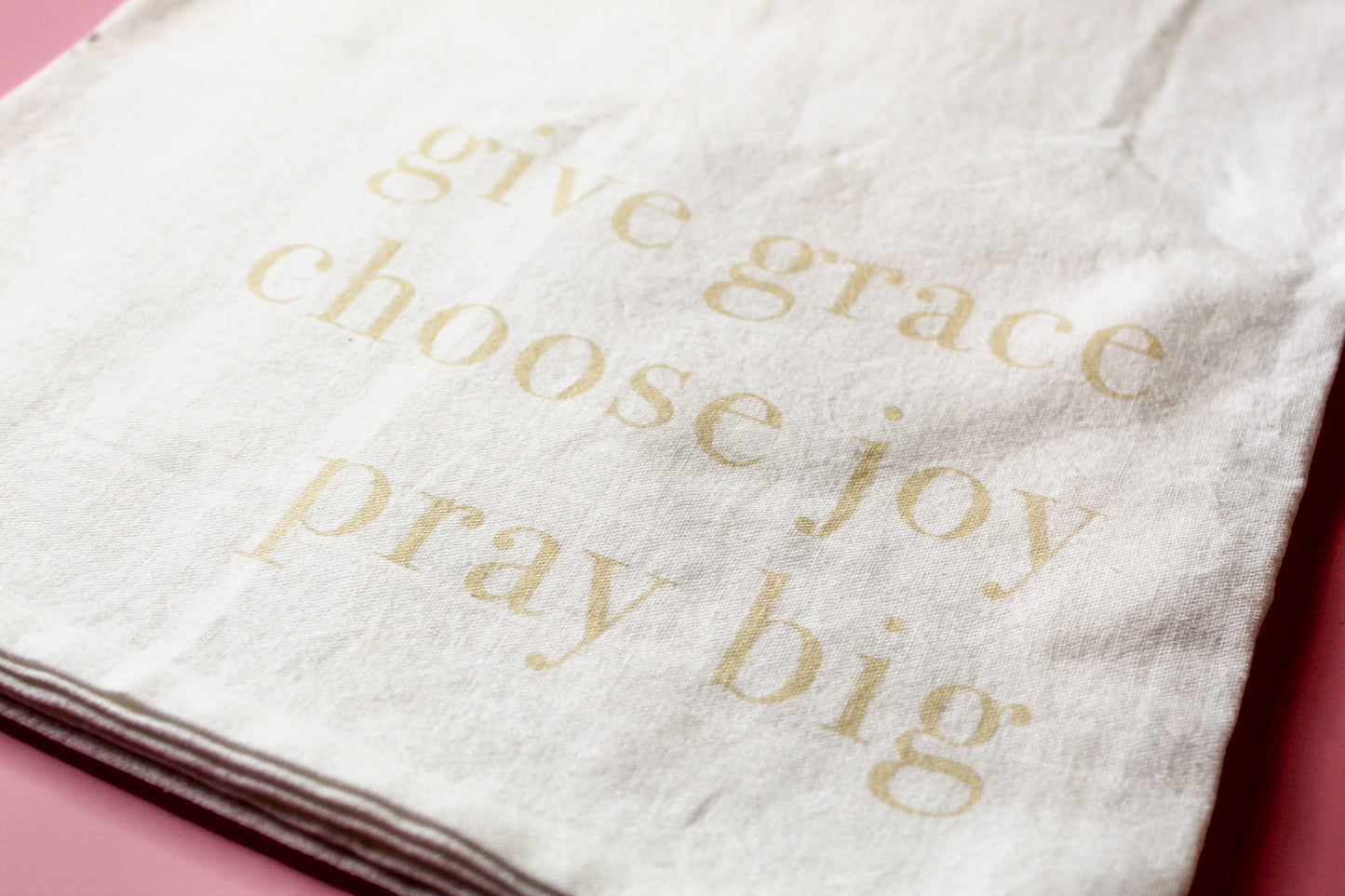 The Give Grace, Choose Joy, Pray Big is a hopeful tea towel and great present for any occasion. Our "Life Motto Collection" of three motivating phrases can bring joy and grace to your day. This tea towel is constructed with 100% cotton for long-lasting durability. Check out the other items from this inspirational collection - they can bring an even bigger impact! (This listing is for one tea towel only.)