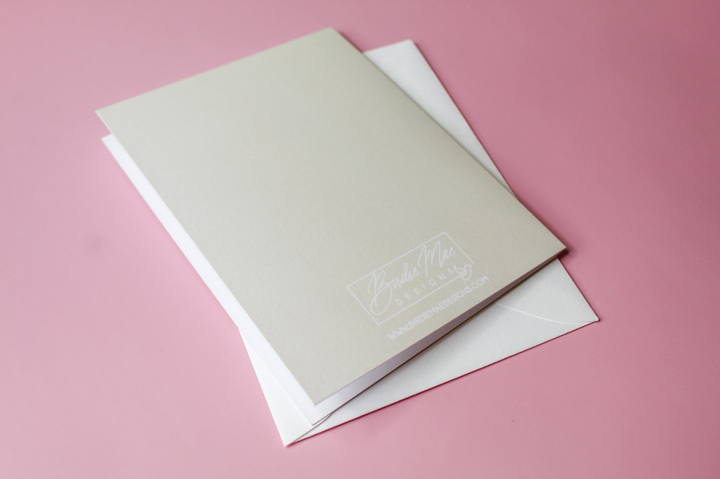 Give Grace, Choose Joy, Pray Big is a hopeful greeting card and makes a great gift for your loved one, or a special accent to another present. A perfect way to spread some joy!