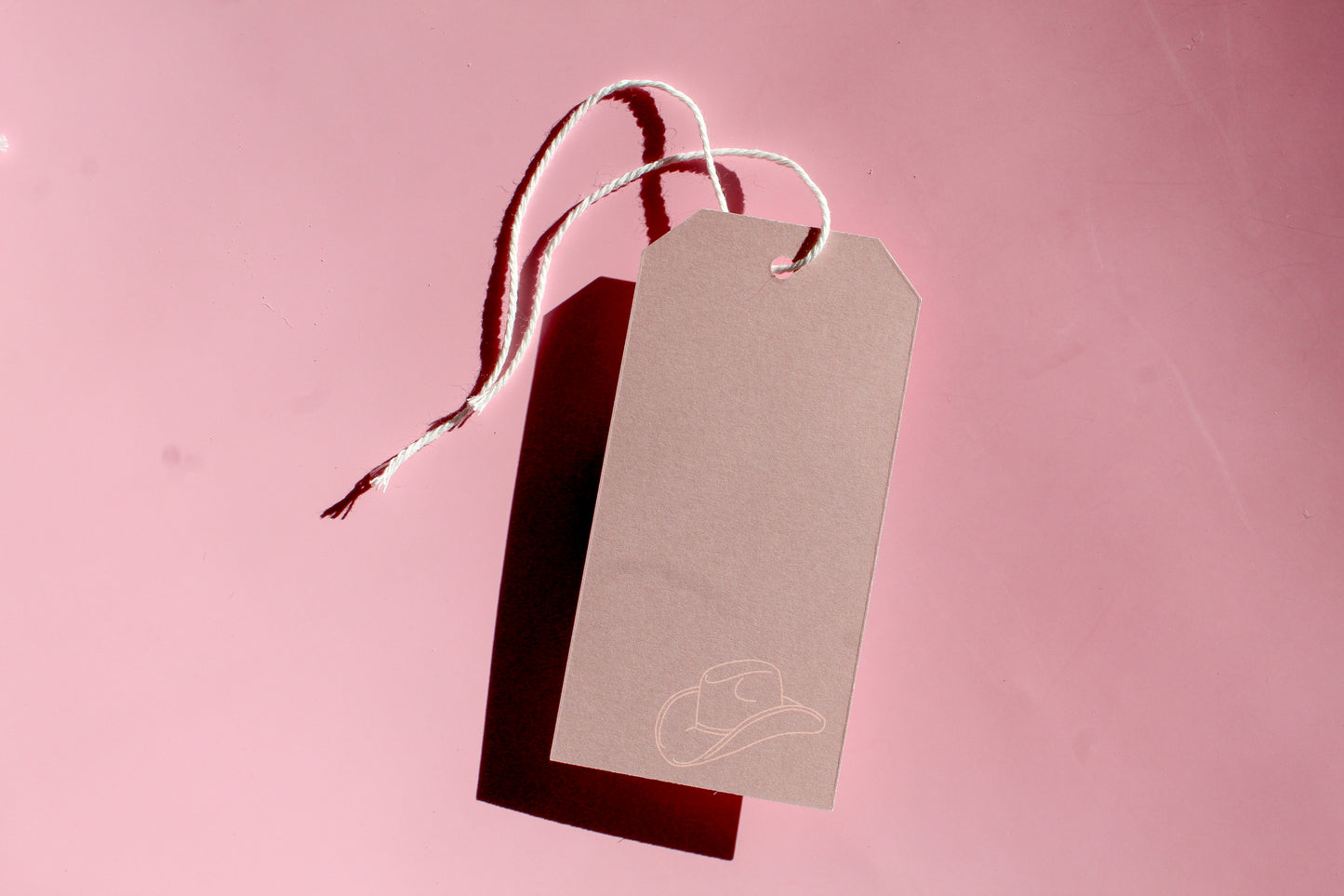 These "Hates Off To You" cute gift tags come in sets of eight and include white string. Be sure to grab the matching card, too! Perfect way to accent an gift to say congratulations or good luck!