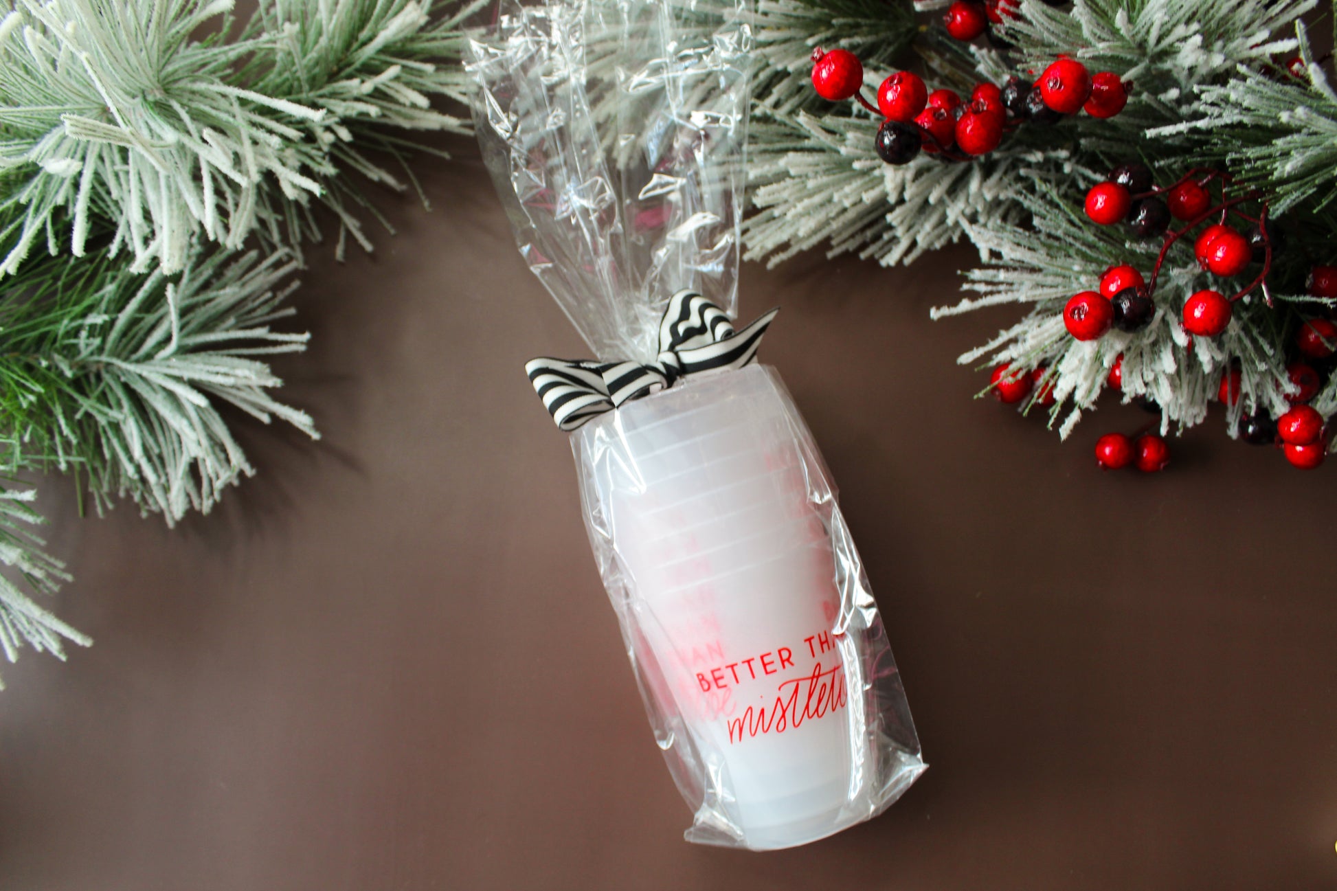 holiday cocktails, 'Better Than Mistletoe party cup. holiday party, hostess gift