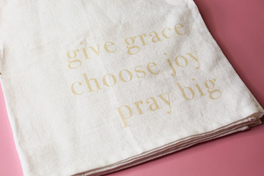 The Give Grace, Choose Joy, Pray Big is a hopeful tea towel and great present for any occasion. Our "Life Motto Collection" of three motivating phrases can bring joy and grace to your day. This tea towel is constructed with 100% cotton for long-lasting durability. Check out the other items from this inspirational collection - they can bring an even bigger impact! (This listing is for one tea towel only.)