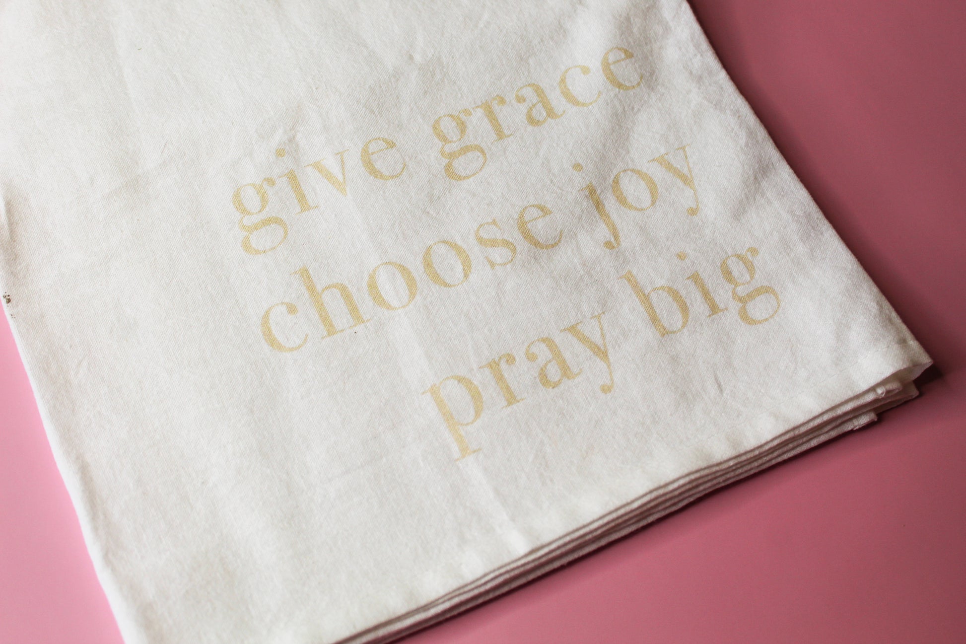 The Give Grace, Choose Joy, Pray Big is a hopeful tea towel and great present for any occasion. Our "Life Motto Collection" of three motivating phrases can bring joy and grace to your day. This tea towel is constructed with 100% cotton for long-lasting durability. Check out the other items from this inspirational collection - they can bring an even bigger impact! (This listing is for one tea towel only.)